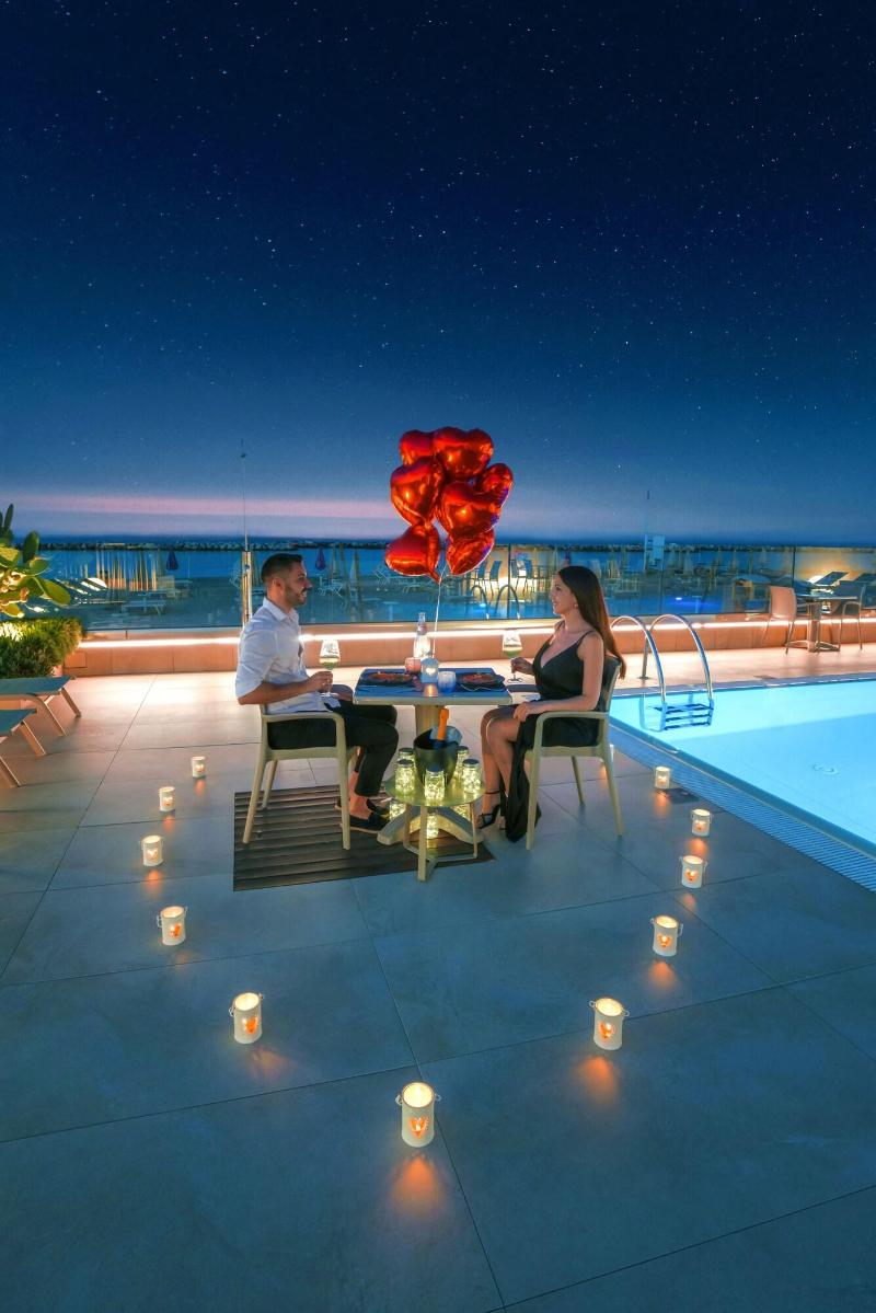 You & Me Beach Hotel - Havuz