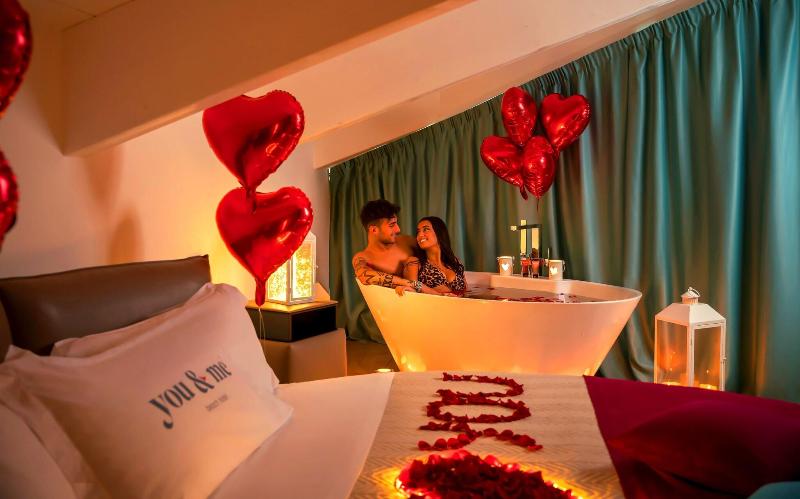 You & Me Beach Hotel - Havuz