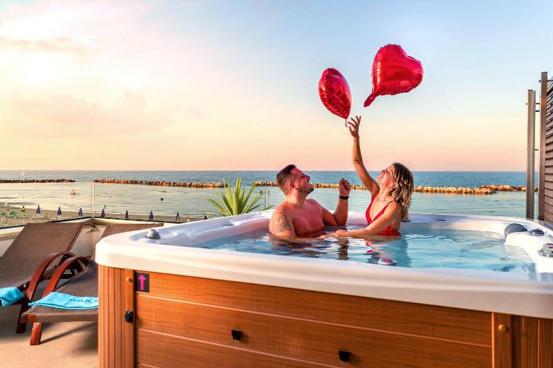 You & Me Beach Hotel - Havuz