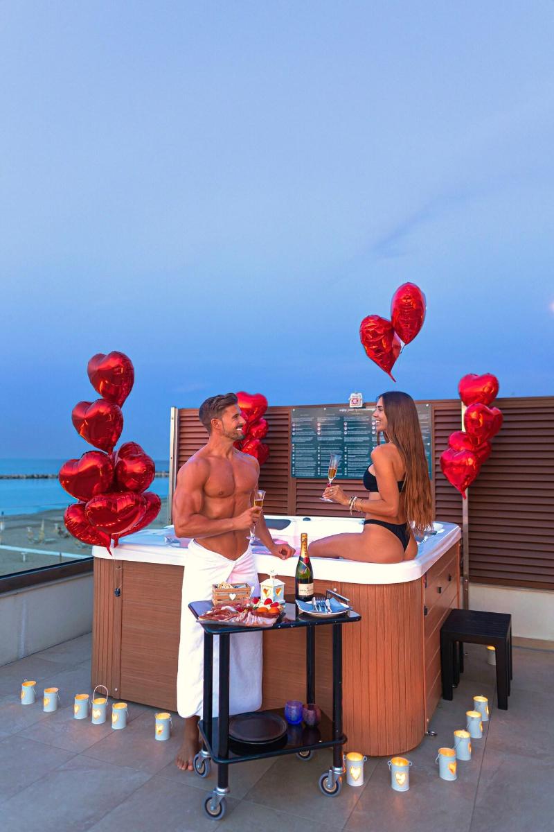 You & Me Beach Hotel - Havuz