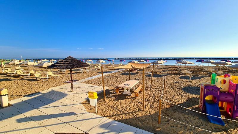 You & Me Beach Hotel - Plaj