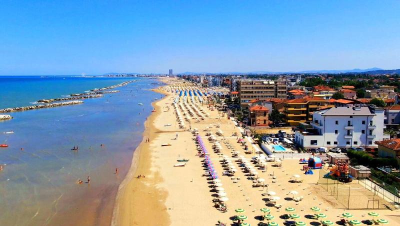 You & Me Beach Hotel - Plaj