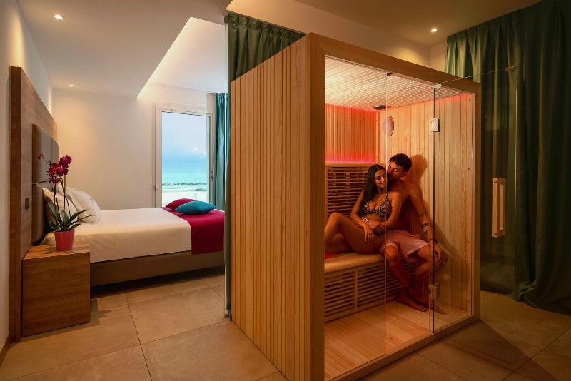 You & Me Beach Hotel - Plaj