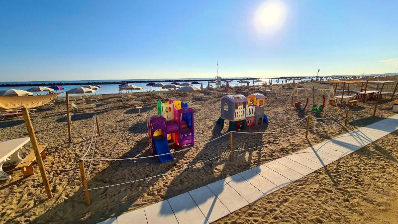 You & Me Beach Hotel - Plaj