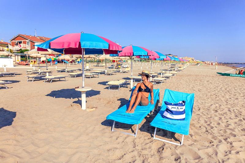 You & Me Beach Hotel - Plaj