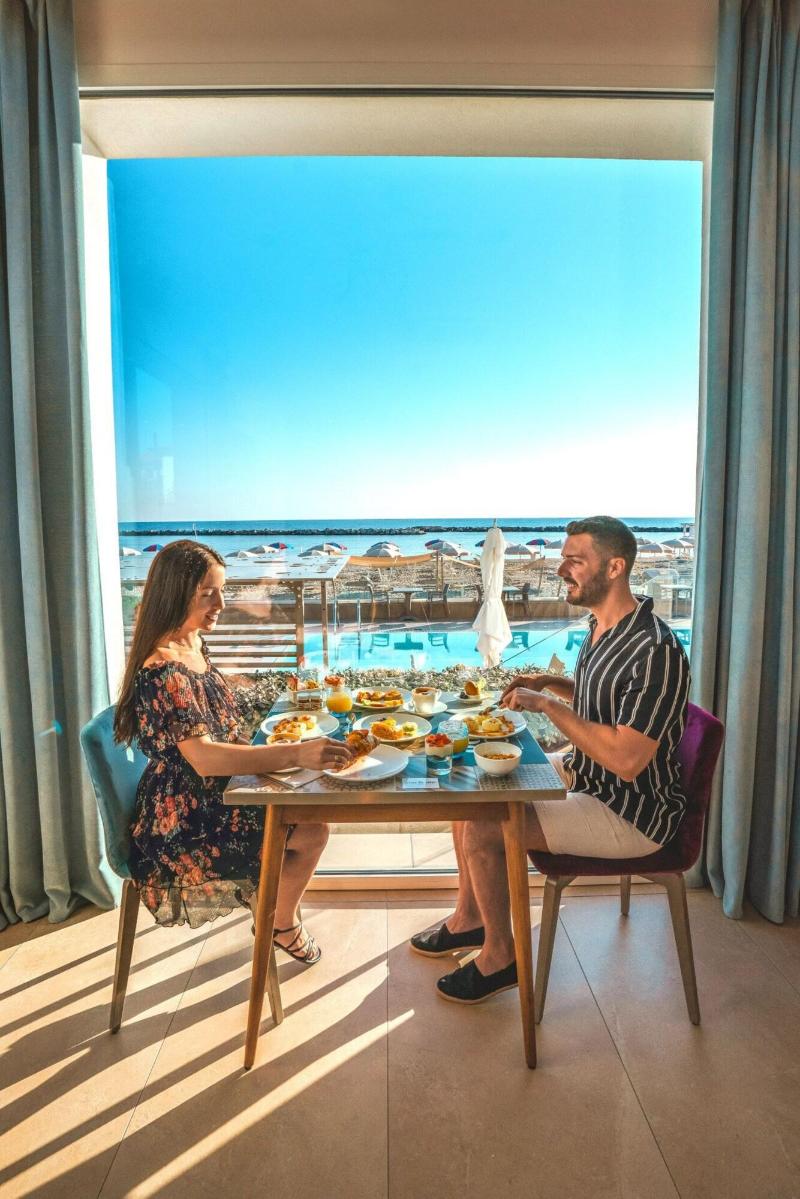 You & Me Beach Hotel - Restoran