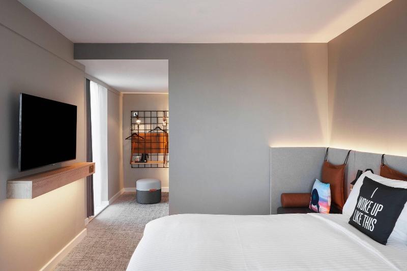Moxy Slough - Oda