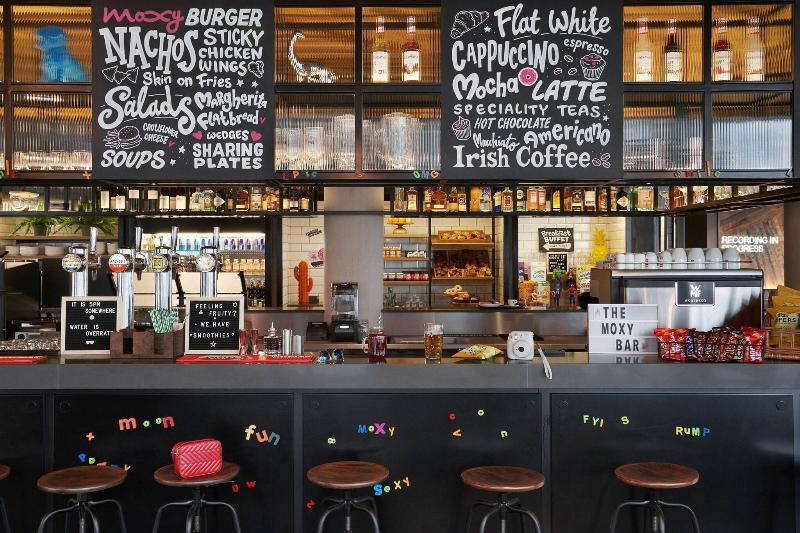 Moxy Slough - Restoran