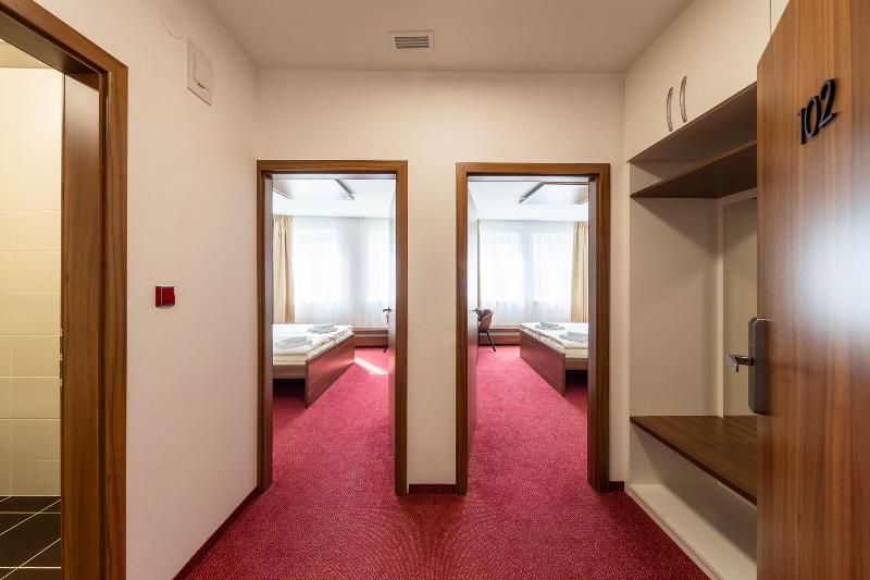 Bohemia Inn Hotel - Oda