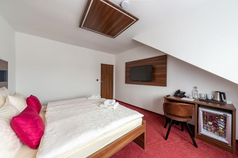 Bohemia Inn Hotel - Oda
