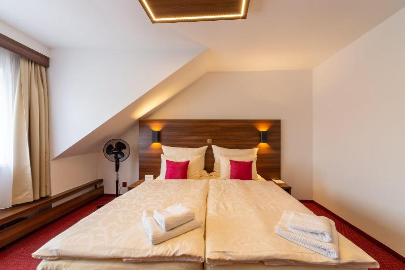 Bohemia Inn Hotel - Oda