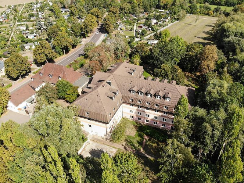 SL'otel im Parforcehaus - Genel