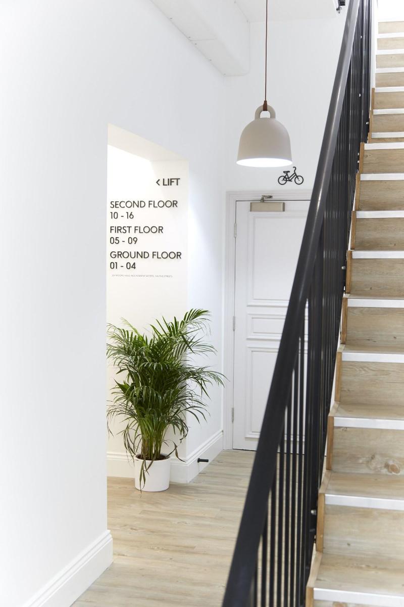 Hideout Apartment Hotel - Lobi