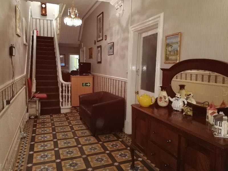 Overton Villa Hotel - Lobi