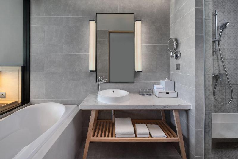 Four Points By Sheraton Phuket Patong Beach Resort - Oda