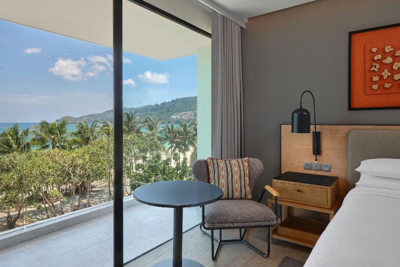 Four Points By Sheraton Phuket Patong Beach Resort - Plaj