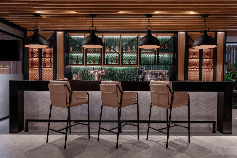 Four Points By Sheraton Phuket Patong Beach Resort - Restoran