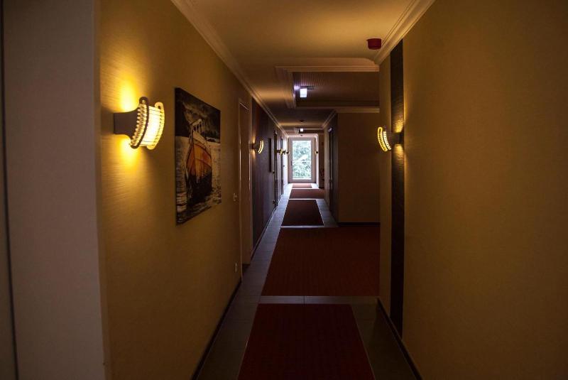 M13 Hotel - Lobi