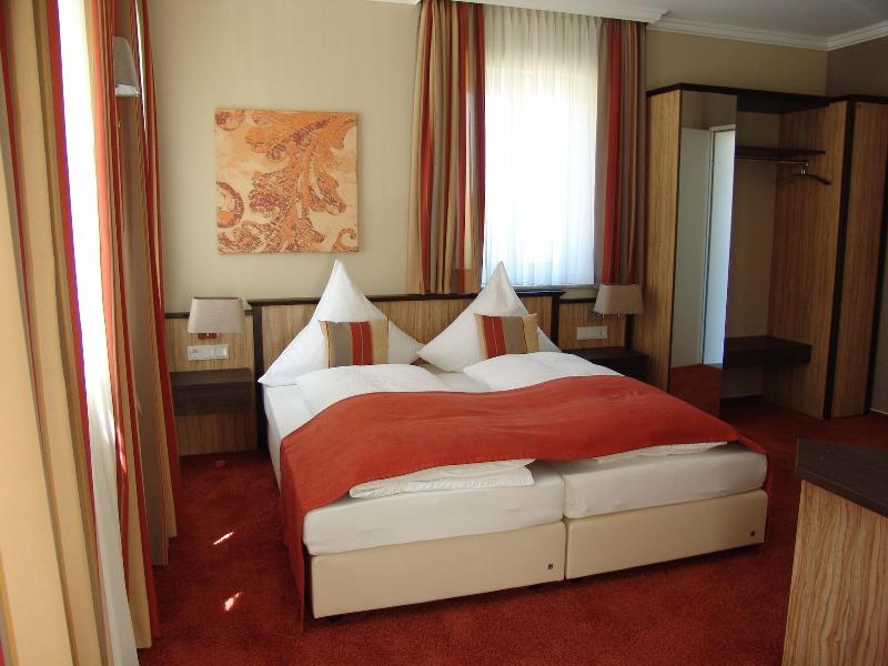 M13 Hotel - Oda