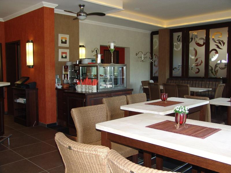 M13 Hotel - Restoran