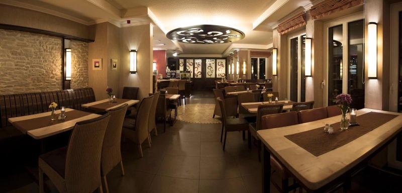 M13 Hotel - Restoran