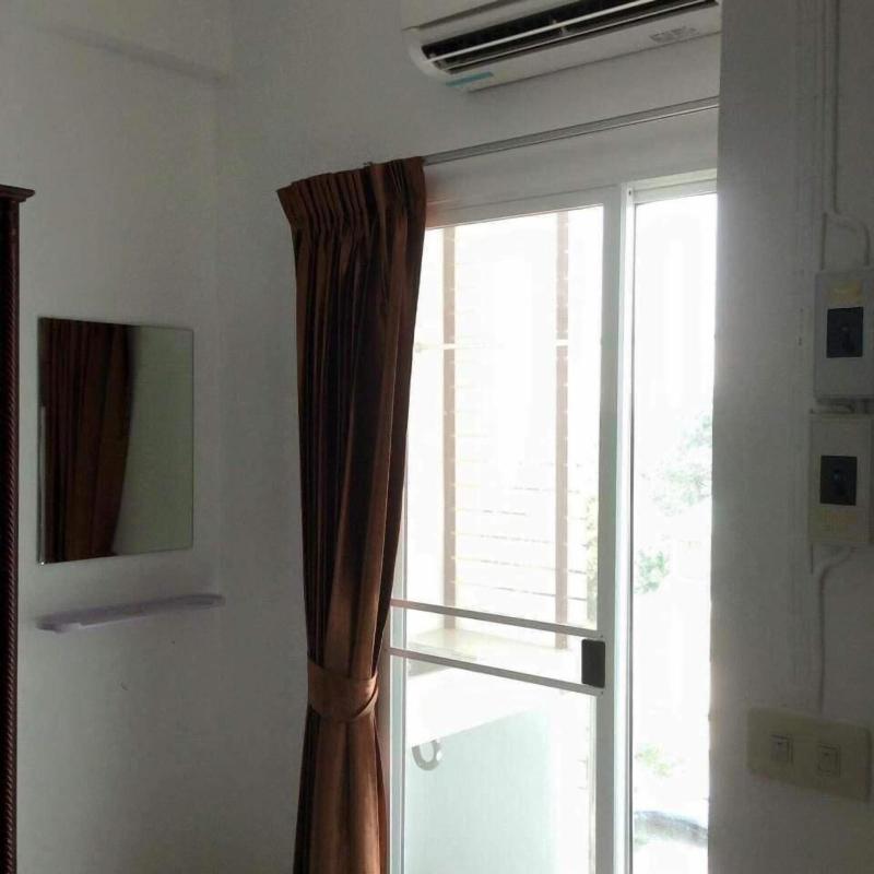 Lert Sri Hotel - Lobi