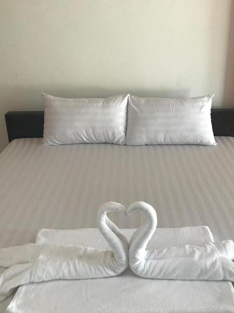 Lert Sri Hotel - Oda