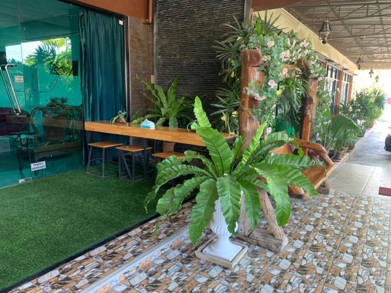 Lert Sri Hotel - Restoran