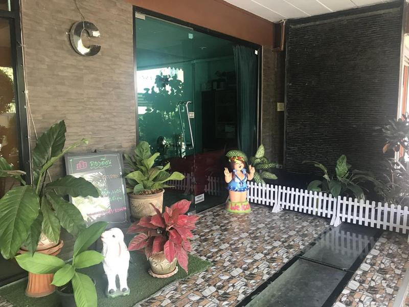 Lert Sri Hotel - Teras