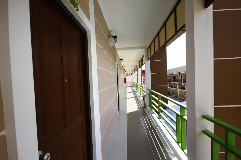 Charoensuk Grand Hotel - Teras