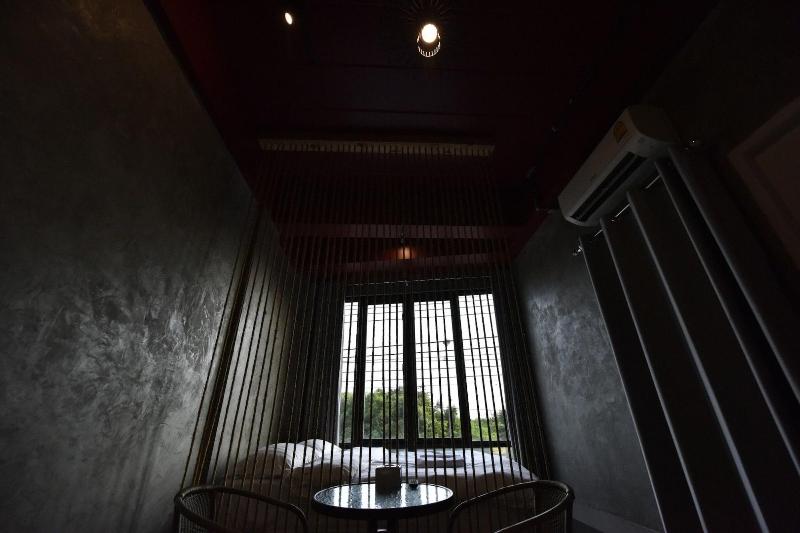 A.M.PLACE - Oda