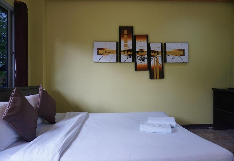 Phoemphoon 2 Hotel - Oda