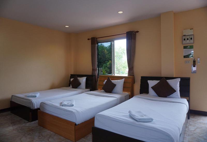 Phoemphoon 2 Hotel - Oda