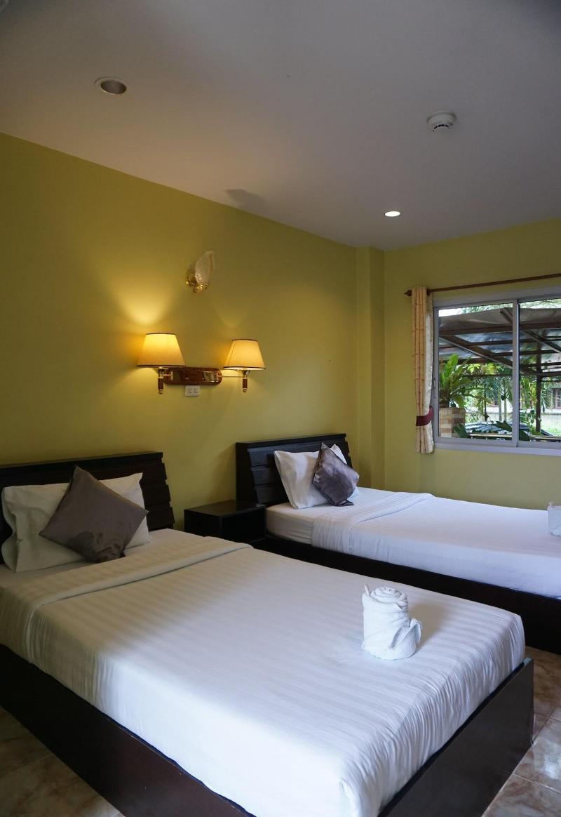 Phoemphoon 2 Hotel - Oda
