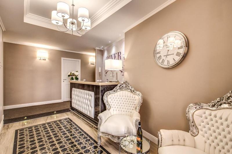 River Luxury Suites - Lobi