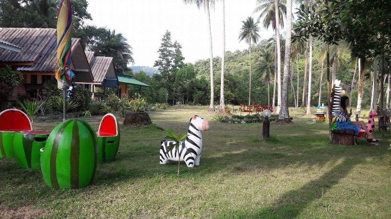 Lee Red House - Genel