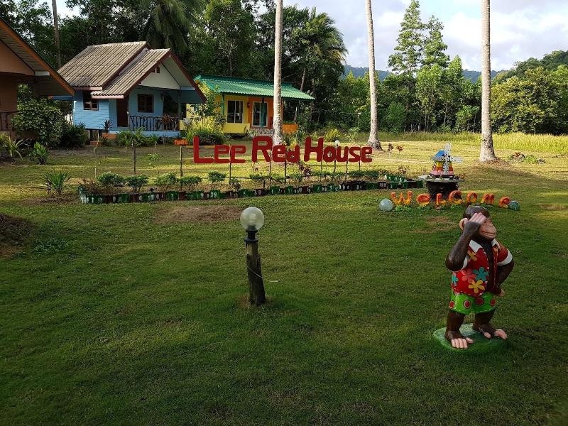 Lee Red House - Genel