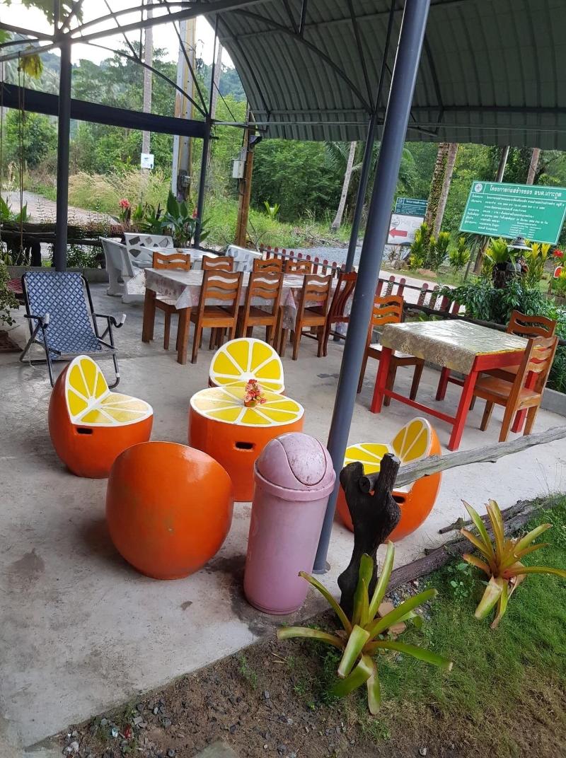 Lee Red House - Restoran