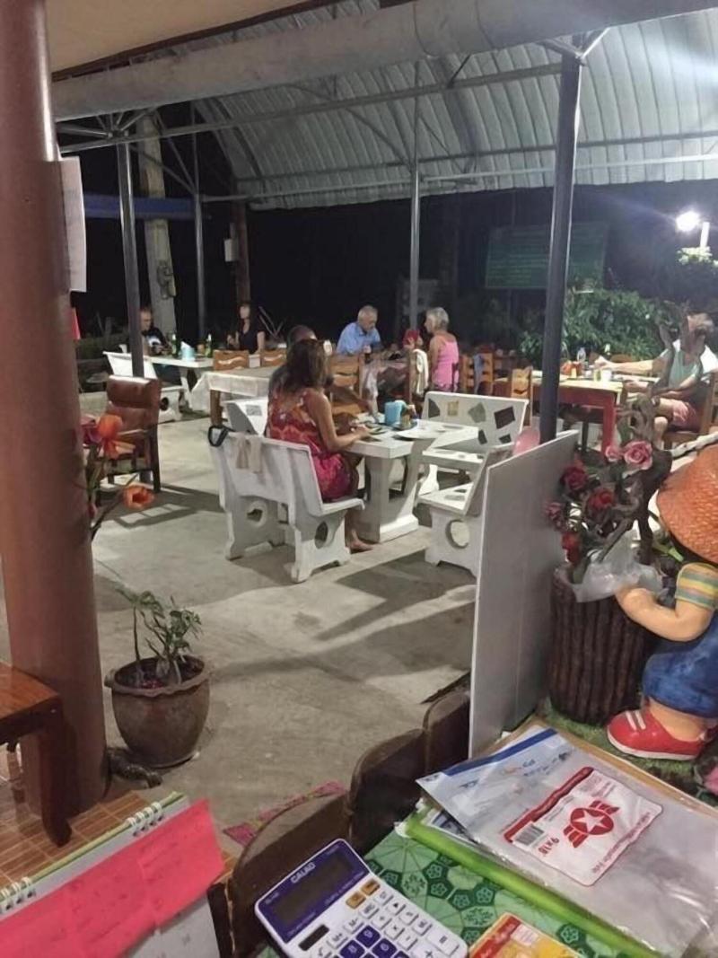 Lee Red House - Restoran