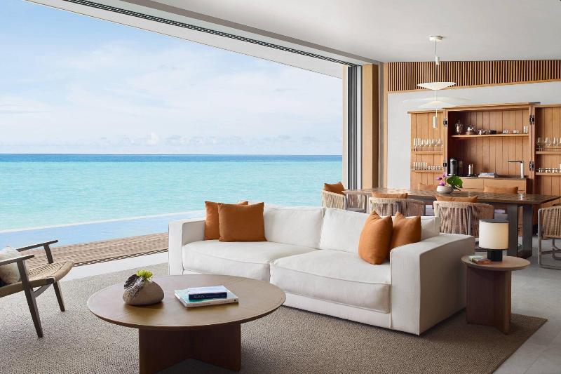 The Ritz-Carlton Maldives, Fari Islands - Havuz