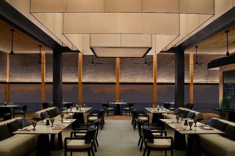 The Ritz-Carlton Maldives, Fari Islands - Restoran