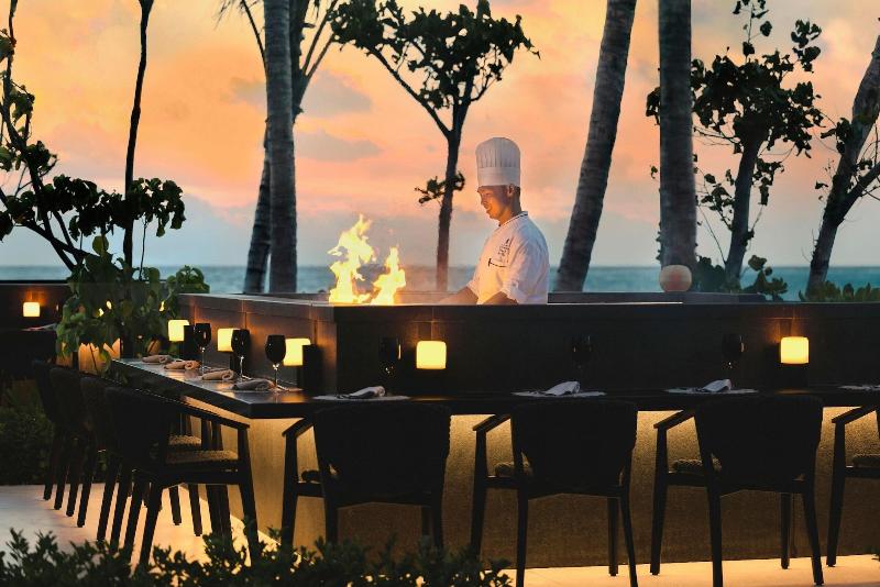 The Ritz-Carlton Maldives, Fari Islands - Restoran