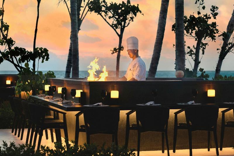 The Ritz-Carlton Maldives, Fari Islands - Restoran