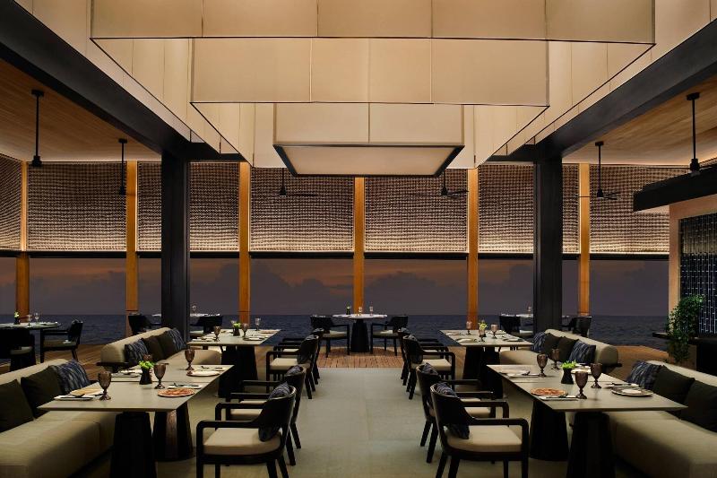 The Ritz-Carlton Maldives, Fari Islands - Restoran