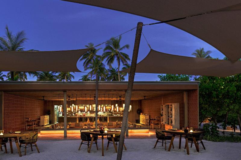 The Ritz-Carlton Maldives, Fari Islands - Restoran