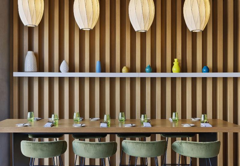 Element Al Jaddaf, Dubai - Restoran