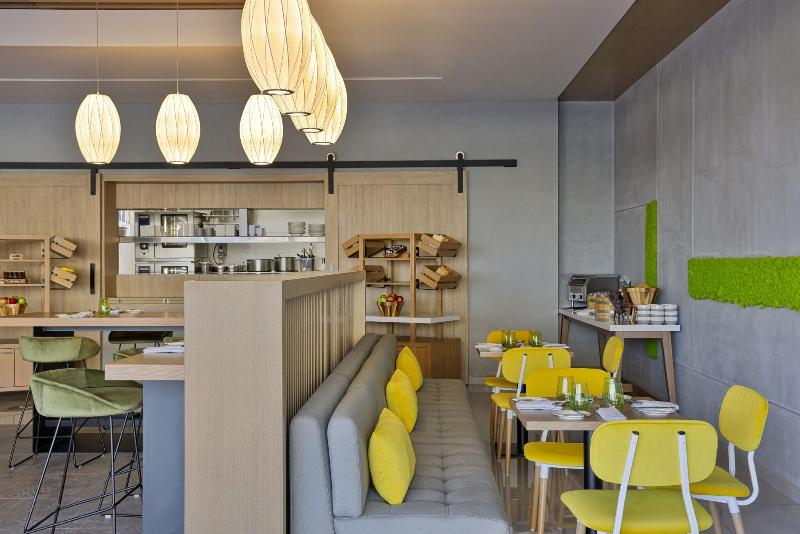 Element Al Jaddaf, Dubai - Restoran