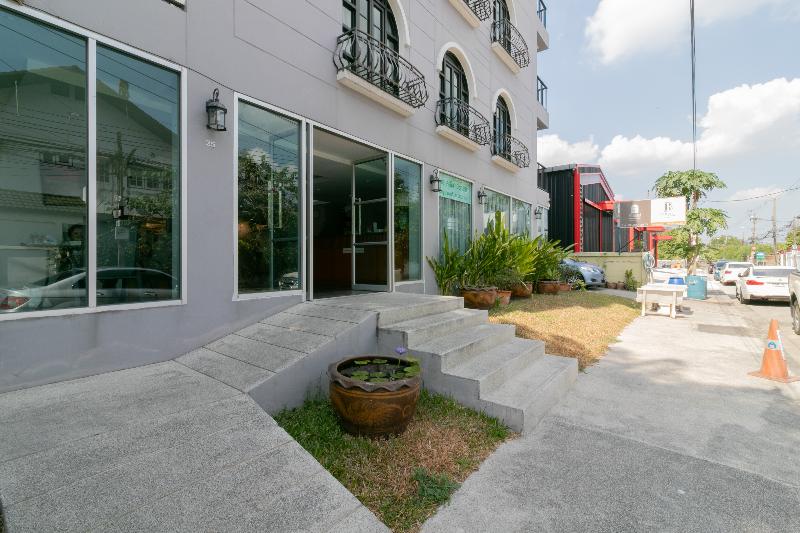 Resortel Lat Phrao 91 by ZUZU - Teras