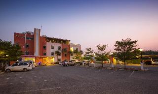 Tharakiree Place Hotel otel fotoğrafı