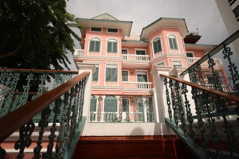 Hiranyakul  House - Genel